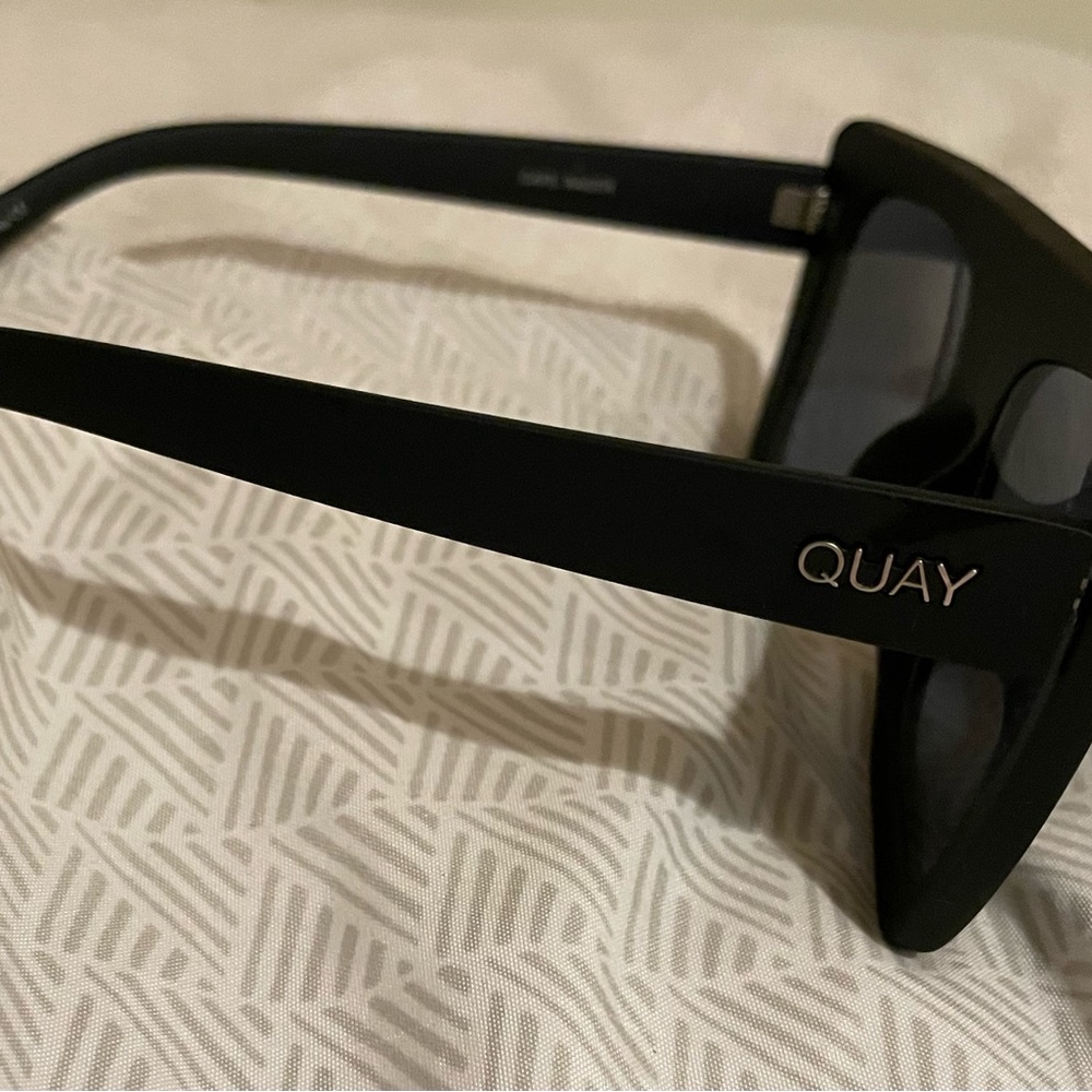 Quay square sunglass